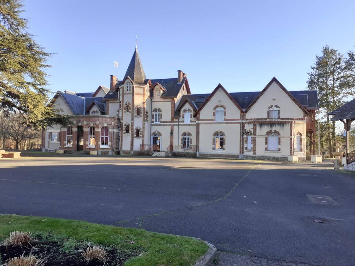 Hotel-Restaurant Domaine De La Grande Garenne Neuvy-sur-Barangeon Kültér fotó