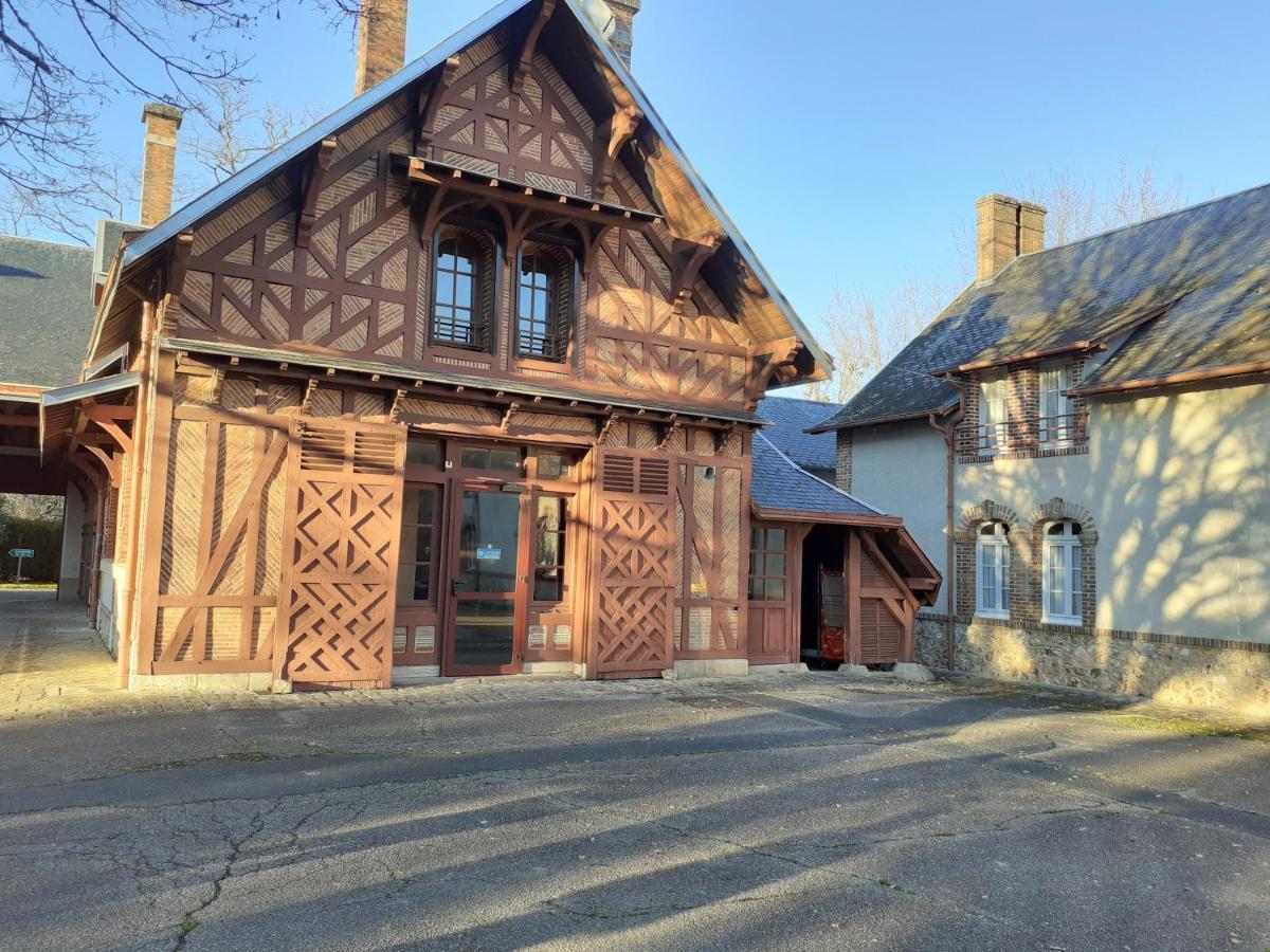 Hotel-Restaurant Domaine De La Grande Garenne Neuvy-sur-Barangeon Kültér fotó
