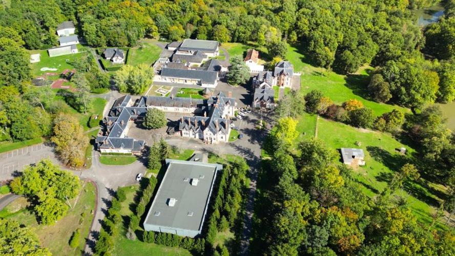 Hotel-Restaurant Domaine De La Grande Garenne Neuvy-sur-Barangeon Kültér fotó