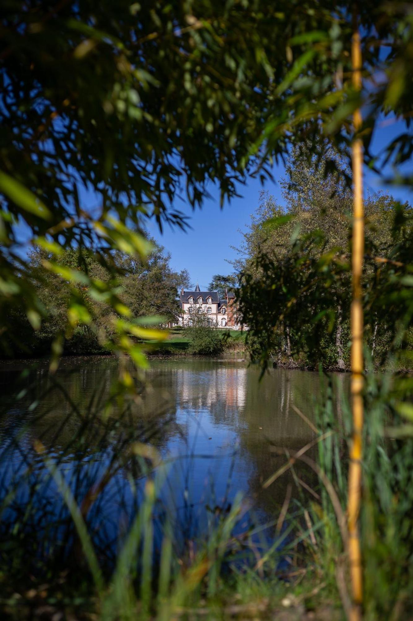 Hotel-Restaurant Domaine De La Grande Garenne Neuvy-sur-Barangeon Kültér fotó