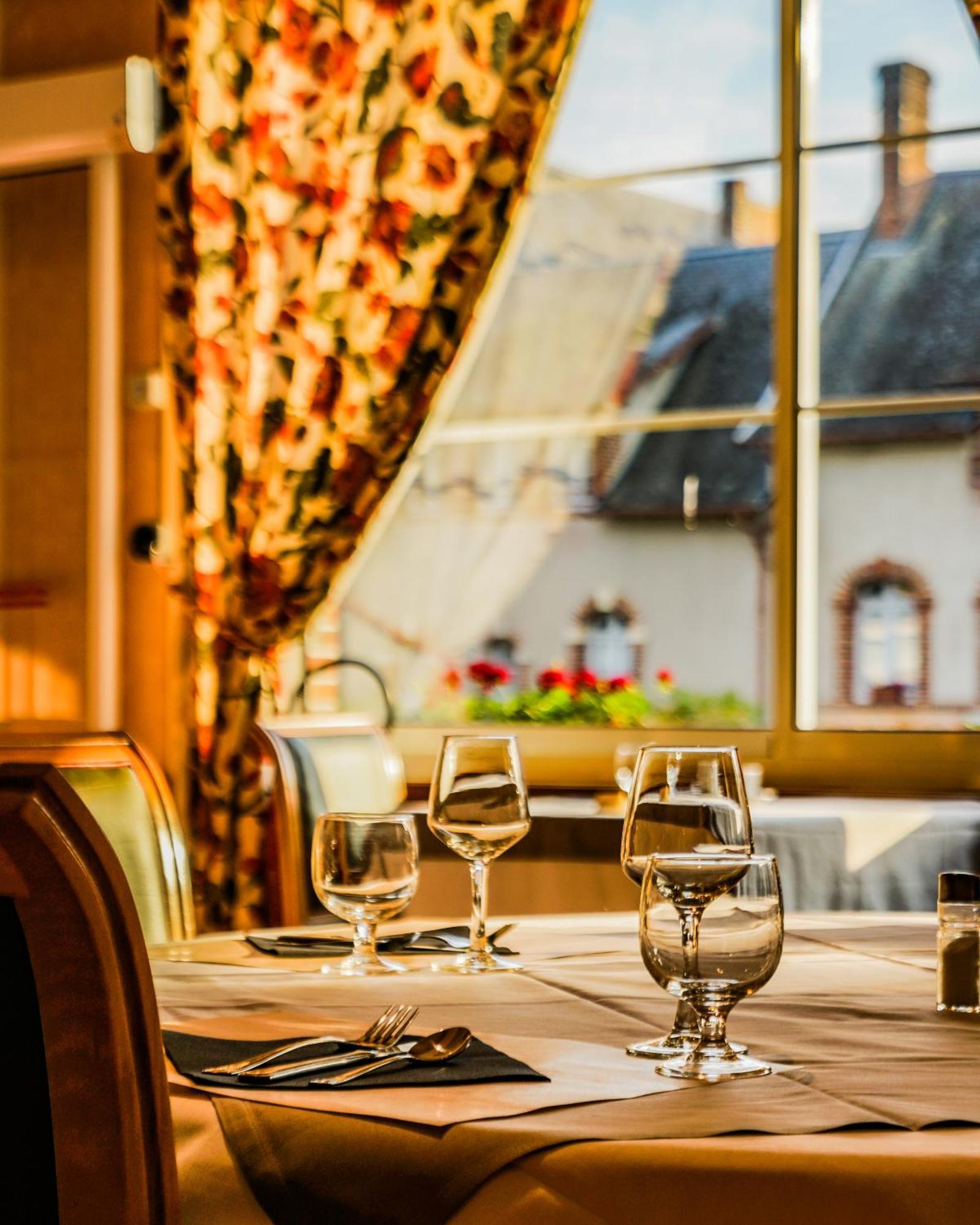 Hotel-Restaurant Domaine De La Grande Garenne Neuvy-sur-Barangeon Kültér fotó