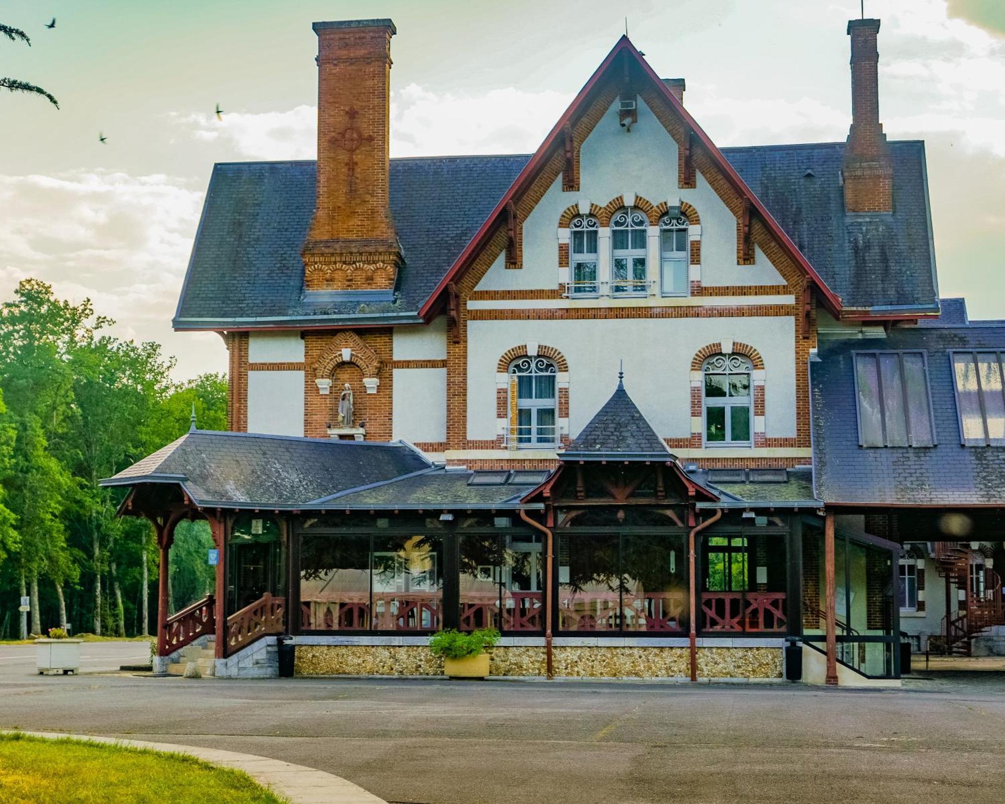 Hotel-Restaurant Domaine De La Grande Garenne Neuvy-sur-Barangeon Kültér fotó