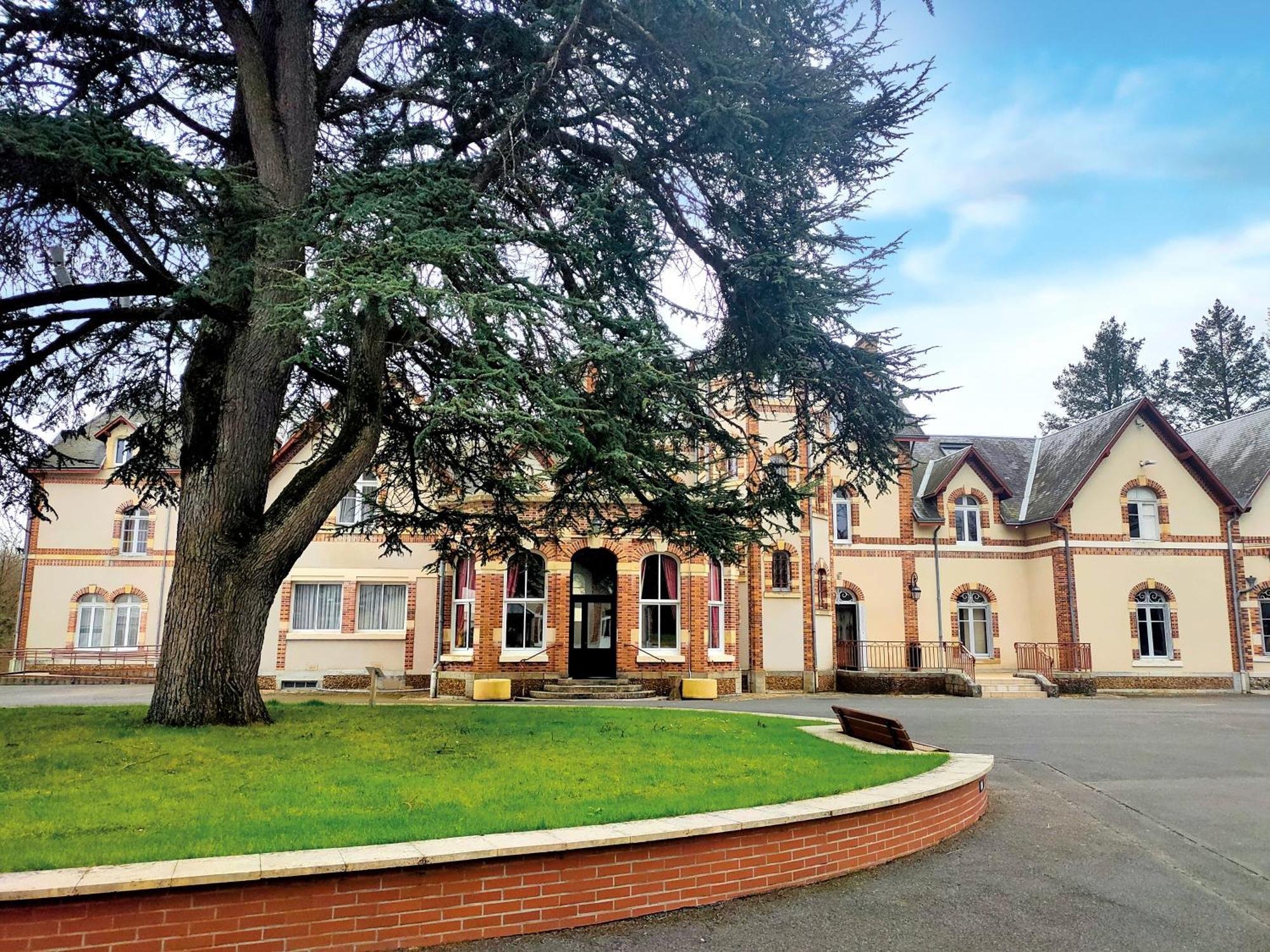 Hotel-Restaurant Domaine De La Grande Garenne Neuvy-sur-Barangeon Kültér fotó