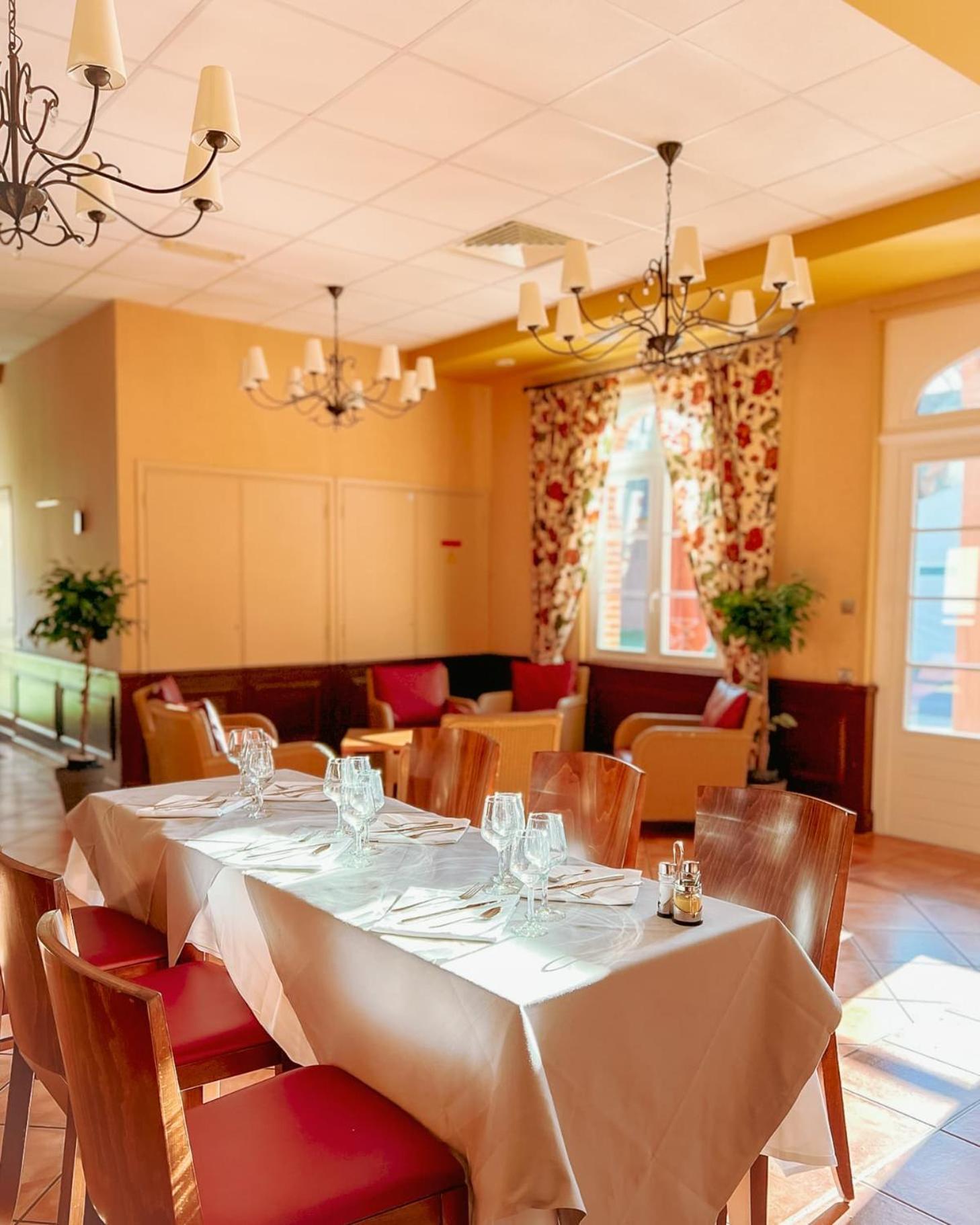 Hotel-Restaurant Domaine De La Grande Garenne Neuvy-sur-Barangeon Kültér fotó