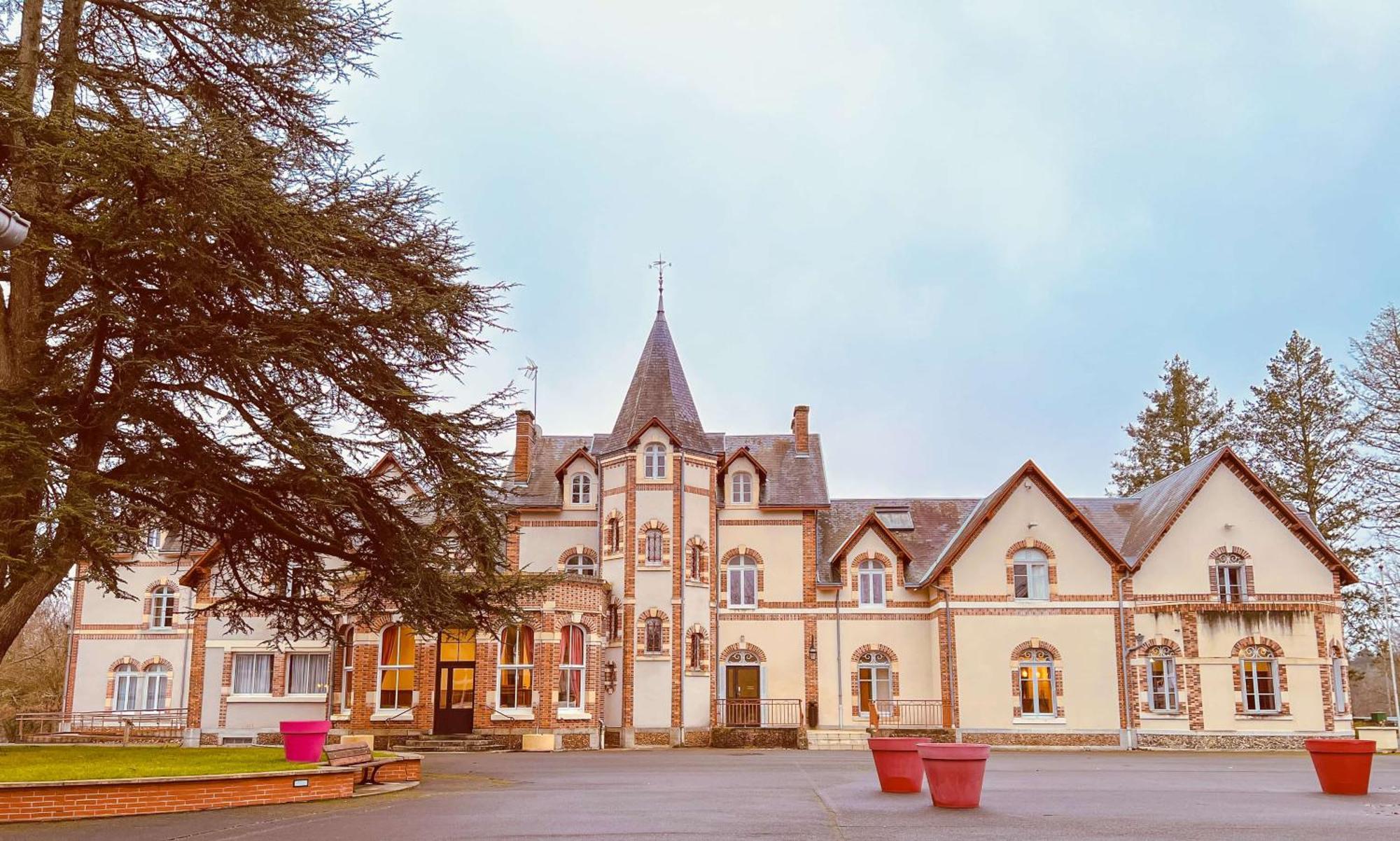 Hotel-Restaurant Domaine De La Grande Garenne Neuvy-sur-Barangeon Kültér fotó