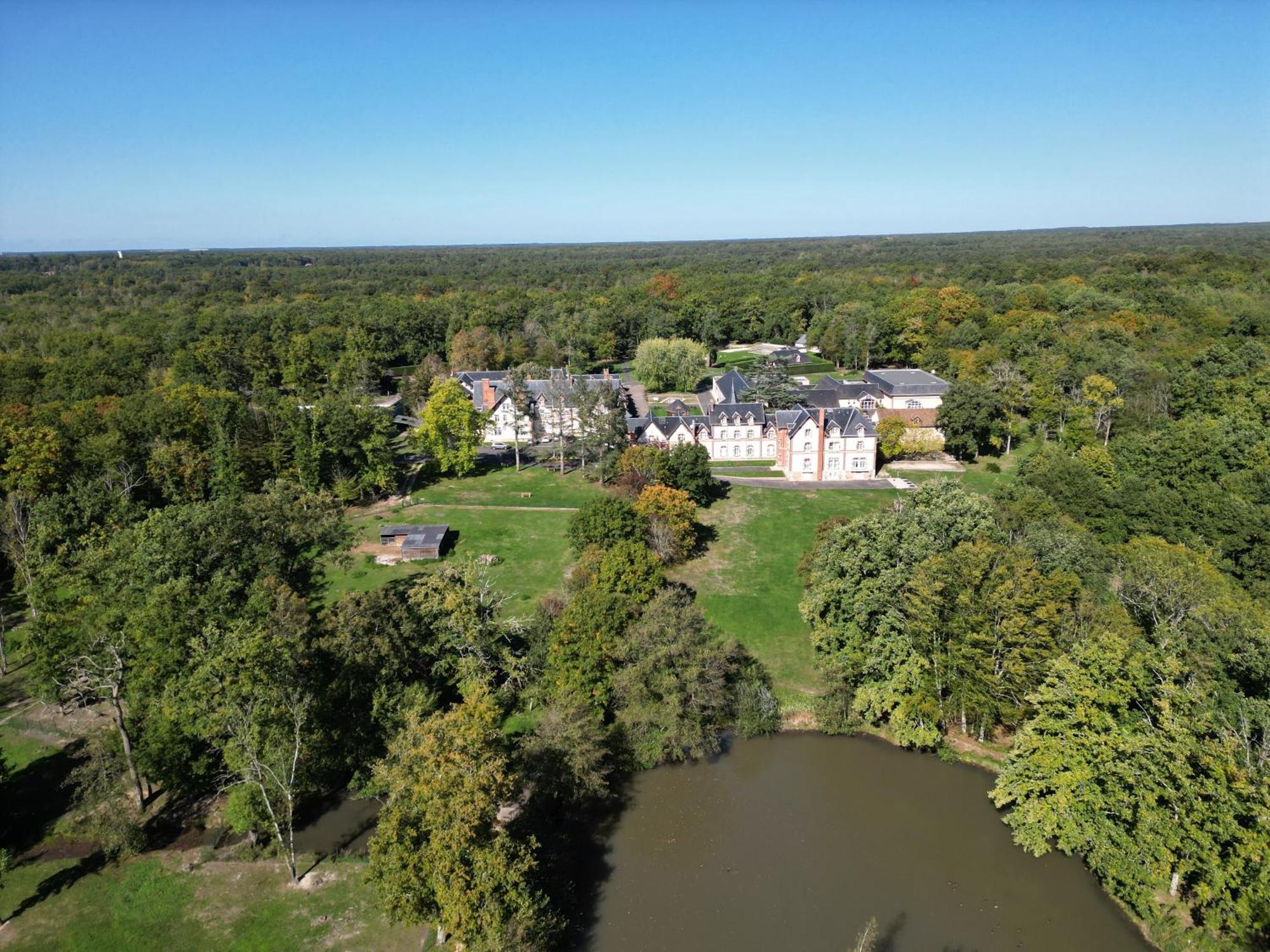 Hotel-Restaurant Domaine De La Grande Garenne Neuvy-sur-Barangeon Kültér fotó
